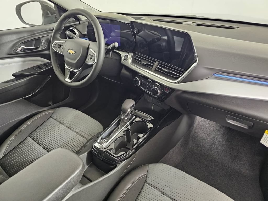 Used 2026 Chevrolet Trax LT w/ LT Convenience Package FWD image 10
