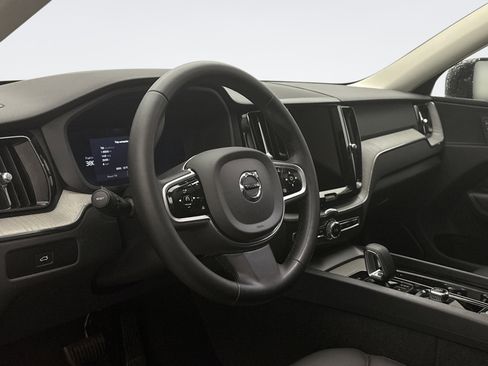 Used 2025 Volvo XC60 B5 Plus image 7