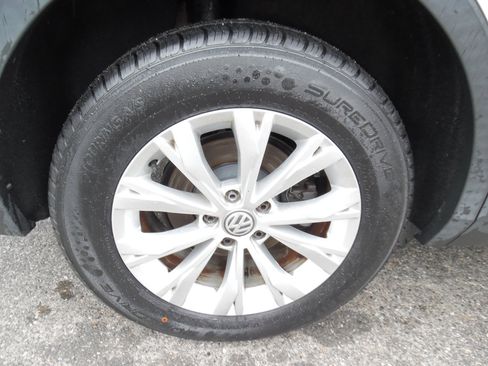 Used 2018 Volkswagen Tiguan S image 23