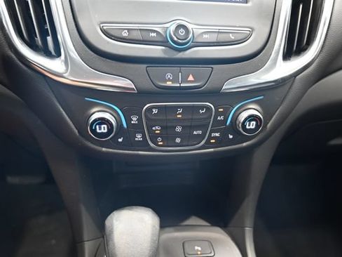 Used 2022 Chevrolet Equinox LT FWD image 17