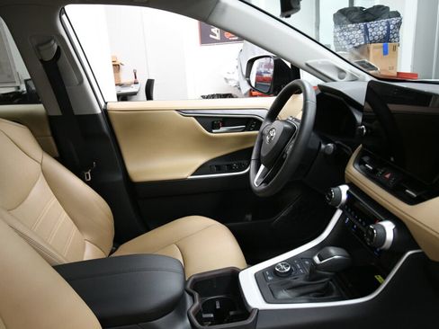 Used 2023 Toyota RAV4 Limited AWD/4WD image 31