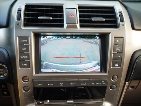 Used 2021 Lexus GX 460 Premium w/ Accessory Package AWD/4WD image 34