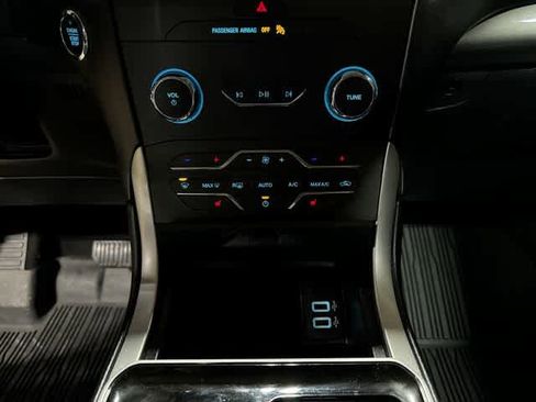 Used 2019 Ford Edge SEL w/ Equipment Group 201A AWD/4WD image 22