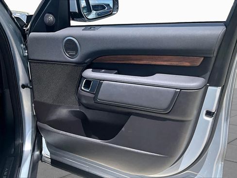 Used 2018 Land Rover Discovery HSE AWD/4WD image 26