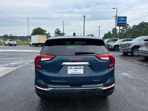 Used 2024 GMC Terrain SLT AWD/4WD image 2