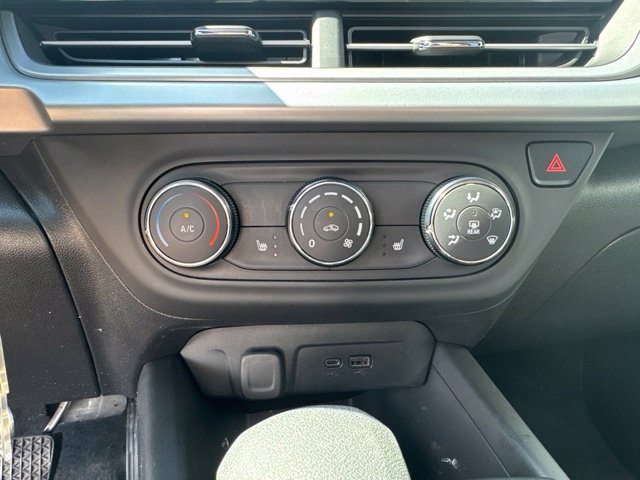 Used 2024 Chevrolet Trax LS w/ LS Convenience Package FWD image 17