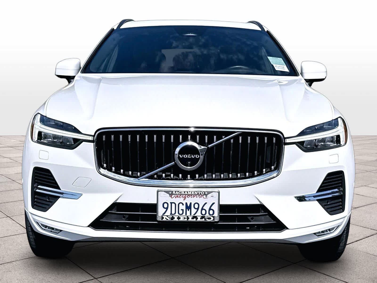 Used 2022 Volvo XC60 B5 Momentum AWD/4WD image 3