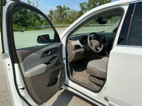Used 2021 Chevrolet Traverse Premier FWD image 15