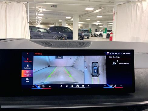 New 2026 BMW X5 xDrive50e w/ Executive Package image 19