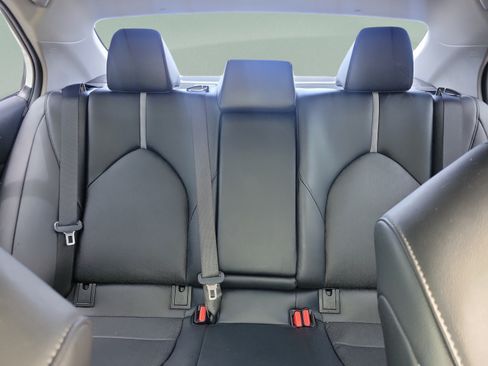 Used 2022 Toyota Camry XSE FWD image 9