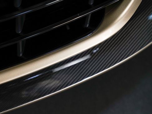 Used 2025 Aston Martin Vanquish RWD image 16