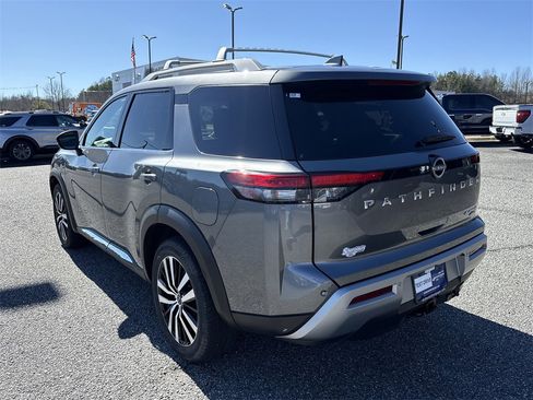 Used 2023 Nissan Pathfinder Platinum w/ Cargo Package image 5