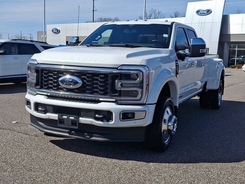 Certified 2024 Ford F450 Platinum w/ FX4 Off-Road Package AWD/4WD image 4