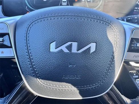 Used 2025 Kia Telluride S image 17