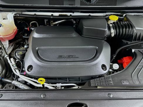 Used 2024 Chrysler Pacifica Touring-L FWD image 19