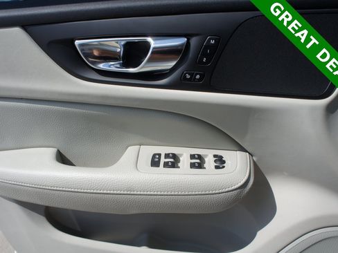 Used 2020 Volvo S60 T6 Momentum image 29