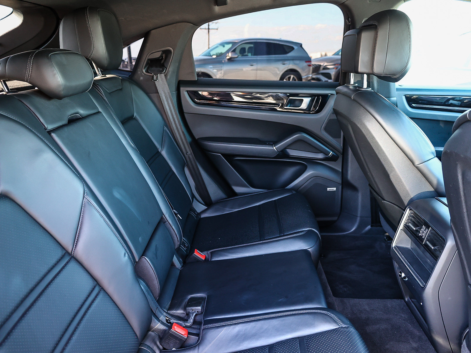 Used 2021 Porsche Cayenne Coupe AWD/4WD image 19