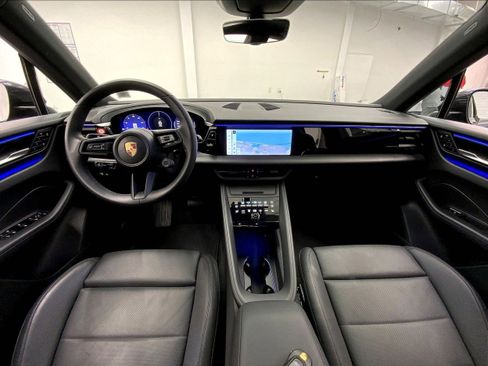 Used 2025 Porsche Macan Electric image 14
