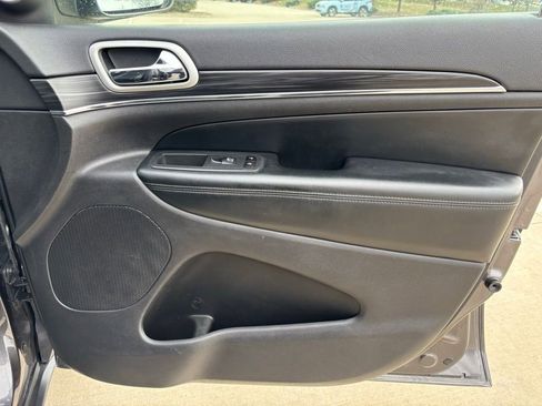 Used 2020 Jeep Grand Cherokee Limited image 16