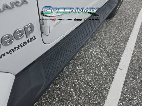 Used 2022 Jeep Wrangler Unlimited Sahara w/ Cold Weather Group AWD/4WD image 10