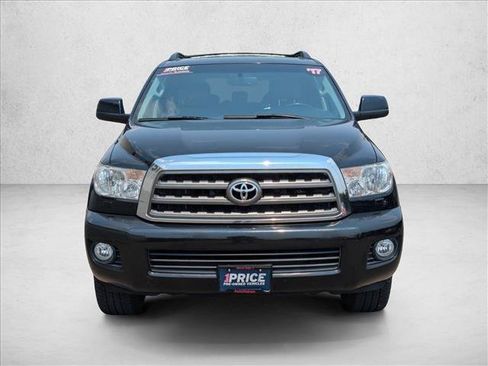 Used 2017 Toyota Sequoia SR5 w/ Premium Package AWD/4WD image 2