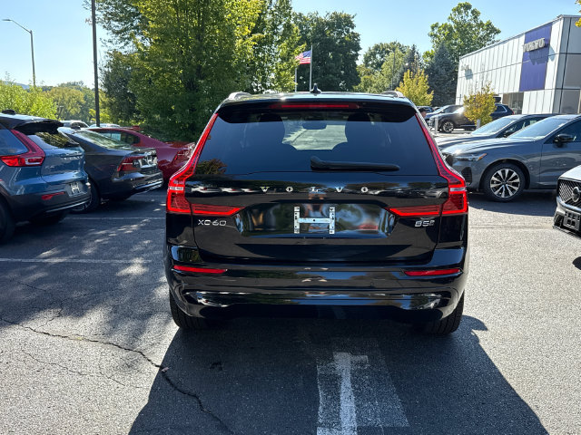 Certified 2023 Volvo XC60 B5 Core AWD/4WD image 3