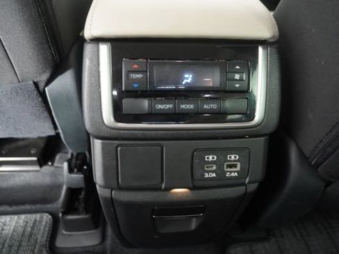 Certified 2025 Subaru Ascent Premium AWD/4WD image 33