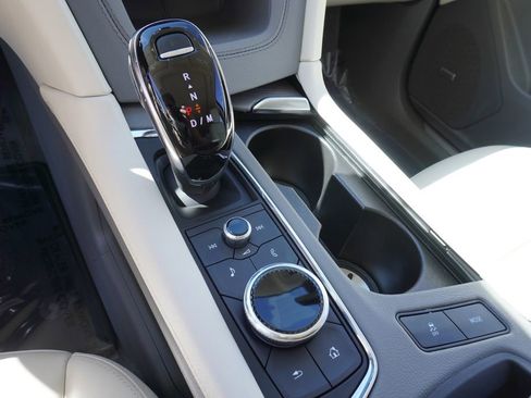 Certified 2022 Cadillac XT5 Premium Luxury w/ Technology Package image 19