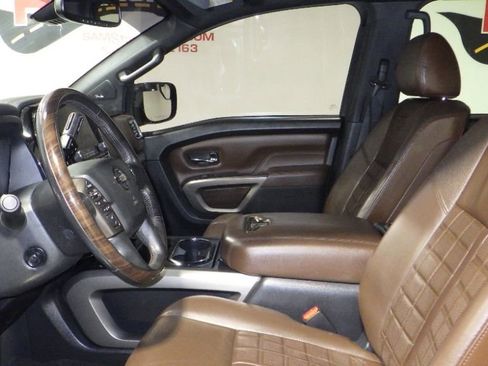 Used 2020 Nissan Titan Platinum Reserve w/ Moonroof Package image 9