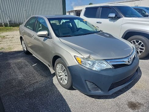Used 2014 Toyota Camry LE FWD image 14