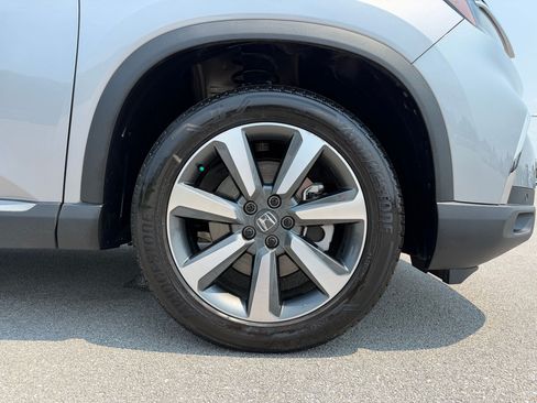 Used 2025 Honda Pilot Elite image 12