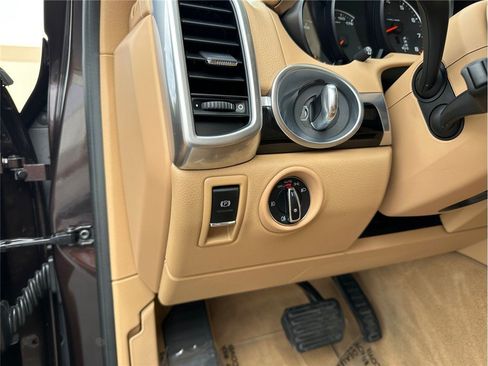 Used 2017 Porsche Cayenne Platinum Edition AWD/4WD image 20