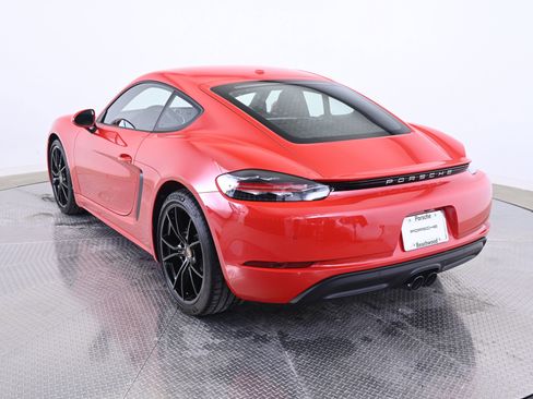 Used 2025 Porsche 718 Cayman image 3
