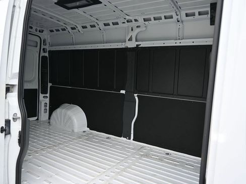 Used 2026 RAM ProMaster 2500 w/ Convenience Group FWD image 11