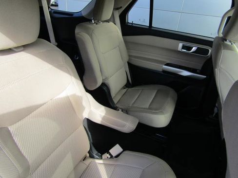 Certified 2023 Ford Explorer XLT w/ Class IV Trailer Tow Package image 3