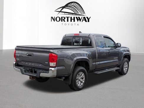 Used 2017 Toyota Tacoma 4x4 Access Cab image 4