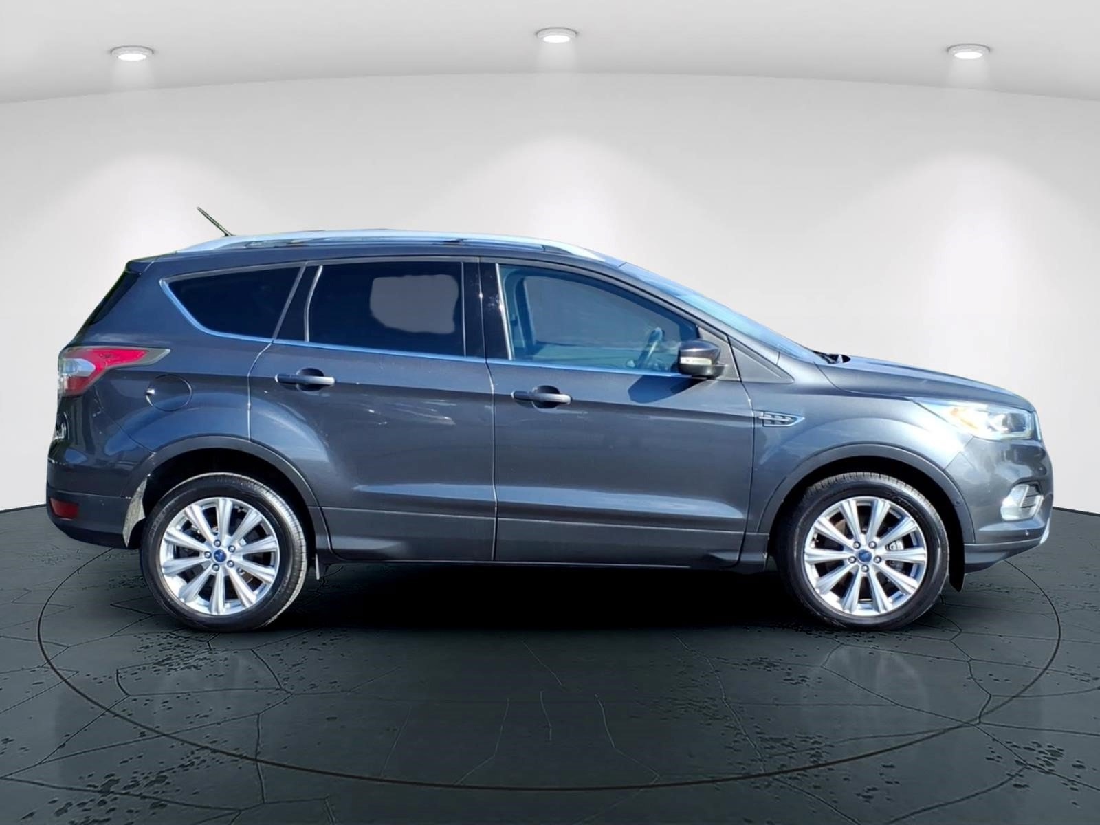 Used 2017 Ford Escape Titanium w/ Equipment Group 301A AWD/4WD image 2