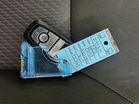 Used 2022 Ford Explorer XLT image 30