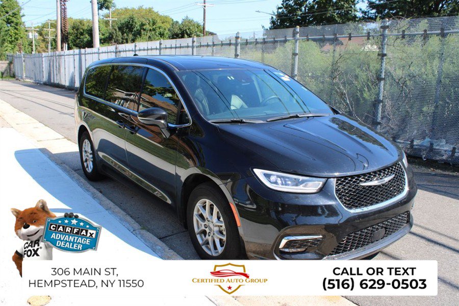 Used 2025 Chrysler Pacifica Select FWD image 4
