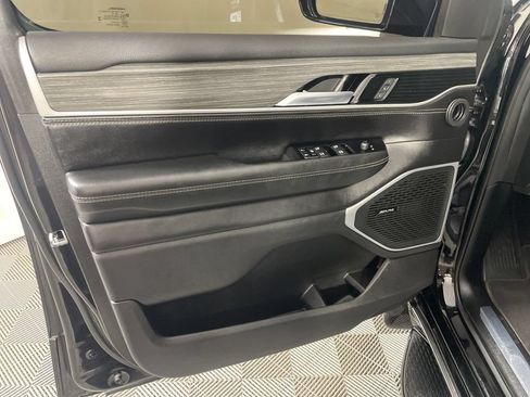 Certified 2023 Jeep Wagoneer Series III w/ Convenience Group I AWD/4WD image 9