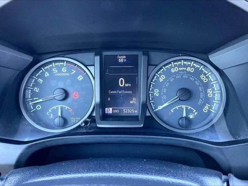 Used 2016 Toyota Tacoma TRD Off-Road w/ Premium & Technology Package AWD/4WD image 14