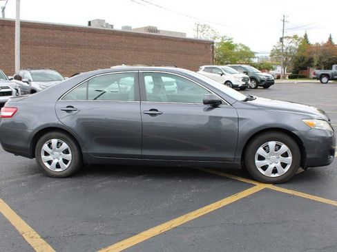 Used 2010 Toyota Camry LE FWD image 5