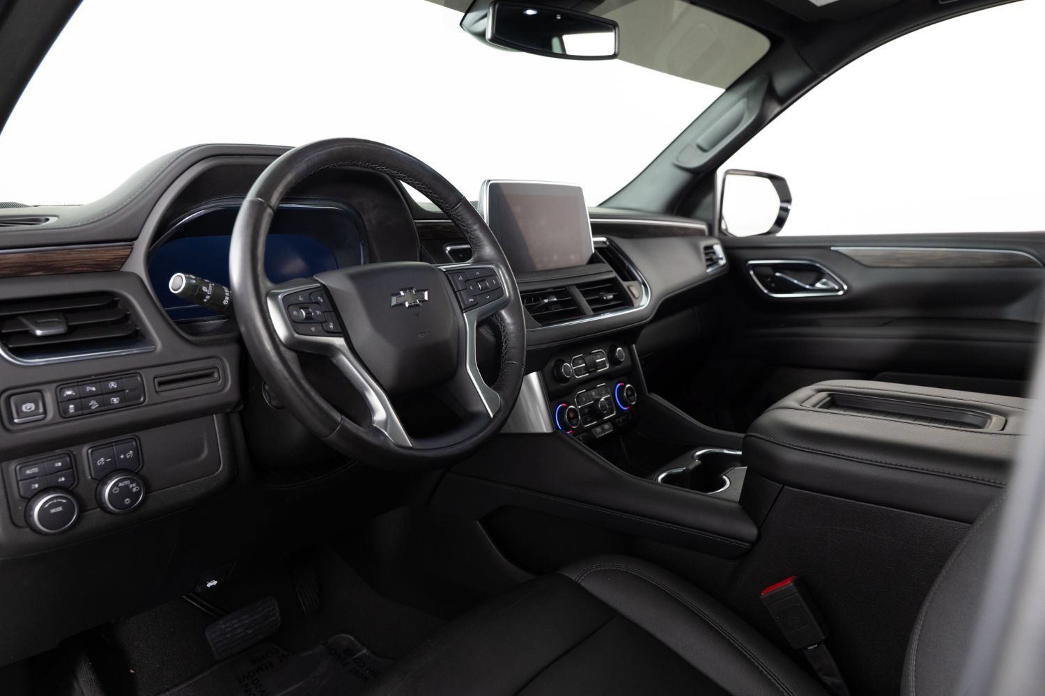 Used 2023 Chevrolet Tahoe Z71 w/ Luxury Package AWD/4WD image 13