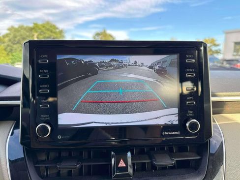 Used 2021 Toyota Corolla LE FWD image 30