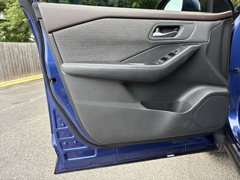 Used 2023 Nissan Rogue SV FWD image 12