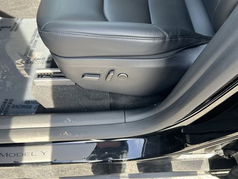 Used 2024 Tesla Model Y Performance image 14