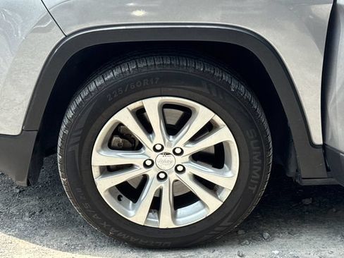 Used 2015 Jeep Cherokee Sport FWD image 21
