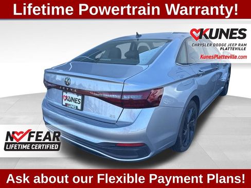 Used 2025 Volkswagen Jetta SE w/ Sunroof Package FWD image 4