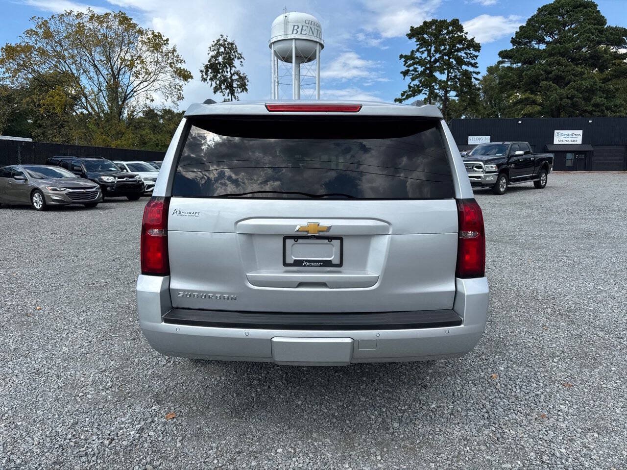 Used 2017 Chevrolet Suburban LT w/ Luxury Package RWD image 8