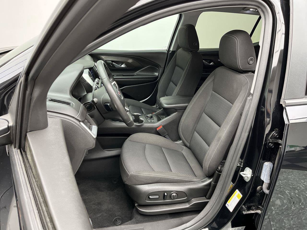 Used 2023 GMC Terrain SLE w/ Driver Convenience Package AWD/4WD image 8